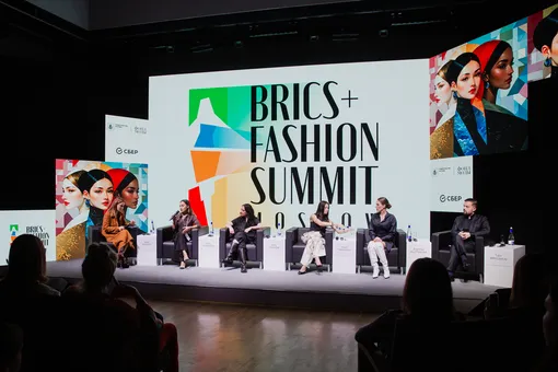 Легендарная Келли Катрон посетила BRICS+ Fashion Summit и дала советы начинающим дизайнерам