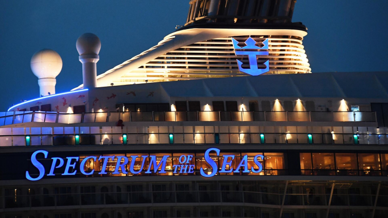 Лайнер Spectrum of the Seas с российскими туристами прибыл в Шанхай