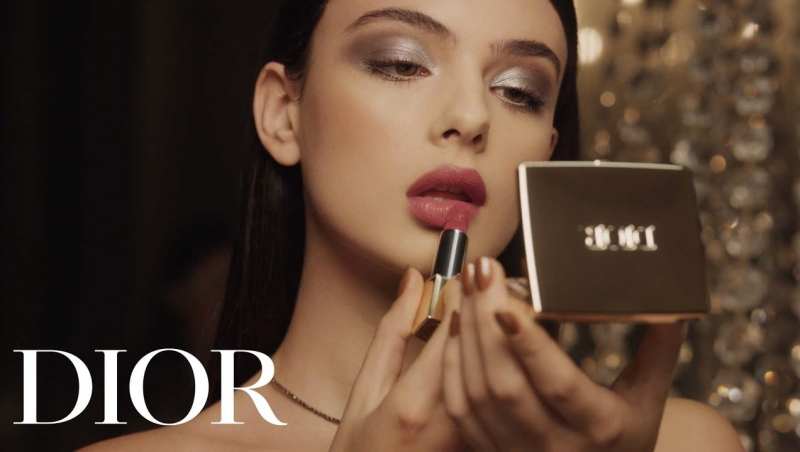 Dior Beauty представили праздничную кампанию «Бал мечты», снятую в самом сердце Версаля, и это выглядит просто волшебно!