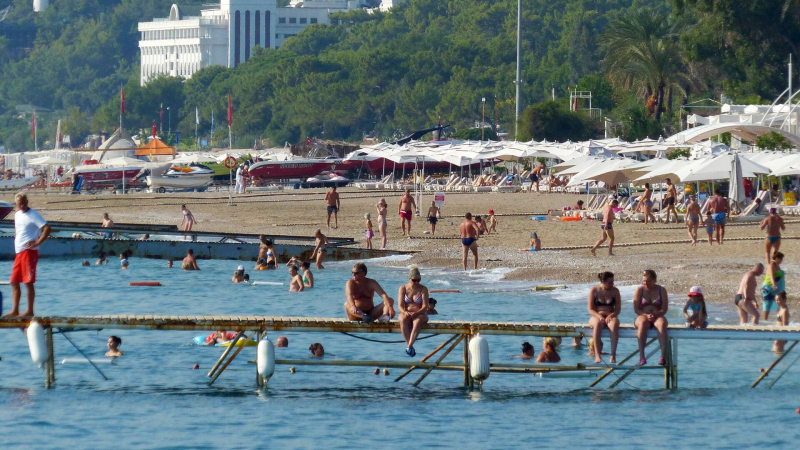 Пляжи в турецком Бодруме пустуют из-за рекордно высоких цен