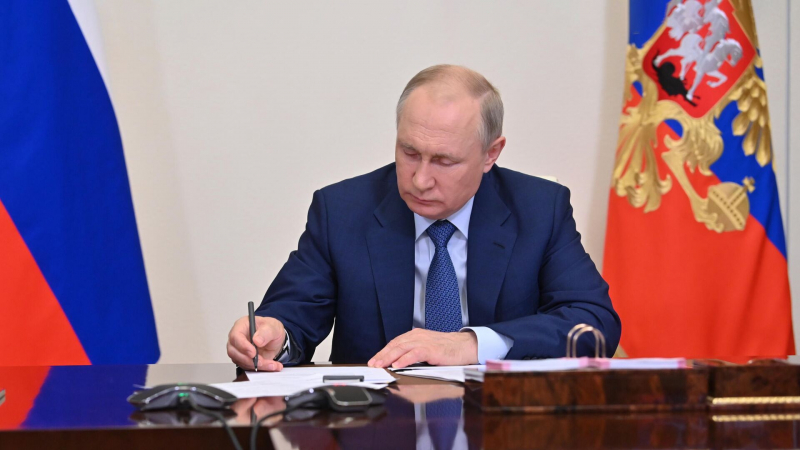 Путин подписал закон о льготах для российских туроператоров