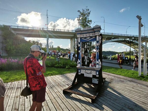 Клоуны, мимы, акробаты: в Старице с аншлагом прошел первый "Карандаш-фест"