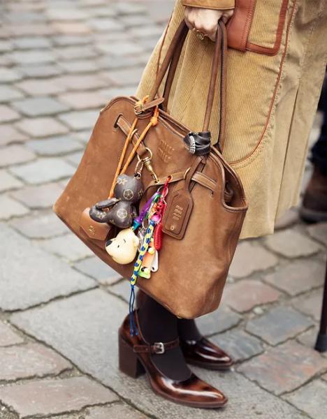 По этому аксессуару ты вычислишь модную девушку — почему паракорды стали так популярны