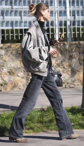 С какой обувью носить джинсы буткат - 3 образа от инфлюенсеров