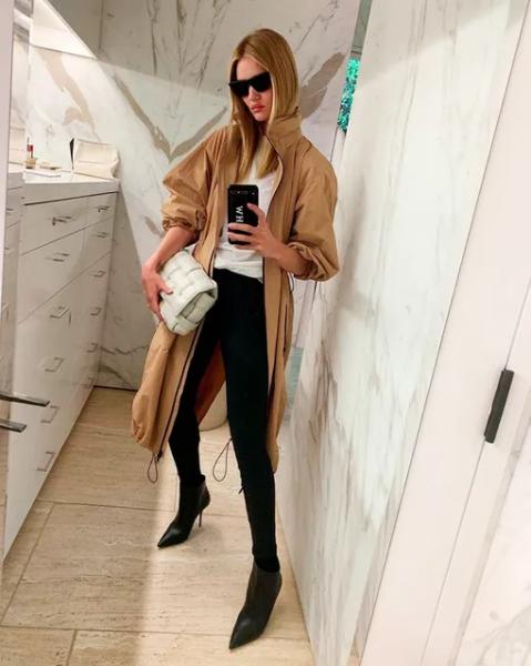 С какой обувью Виктория Бекхэм, Кейт Мосс и Рози Хантингтон-Уайти носят леггинсы осенью