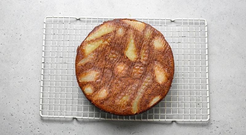 Шоколадная шарлотка с грушами в духовке, пошаговый рецепт с фото на 162 ккал