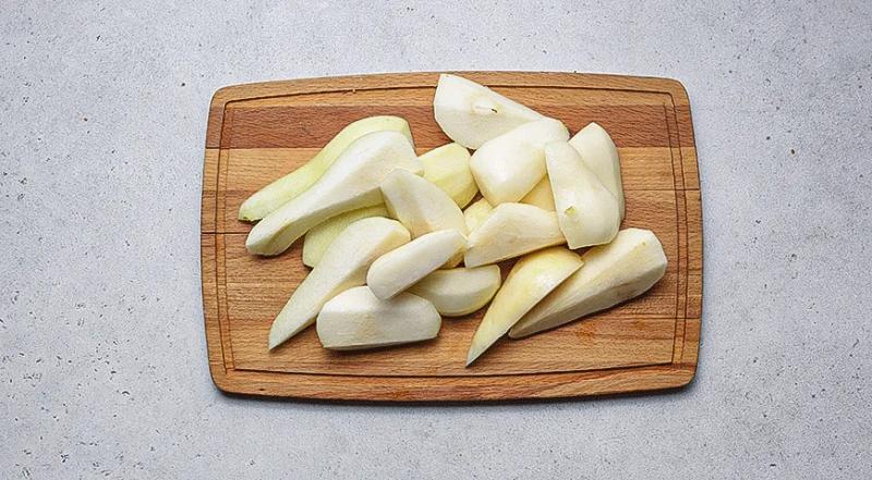 Шоколадная шарлотка с грушами в духовке, пошаговый рецепт с фото на 162 ккал