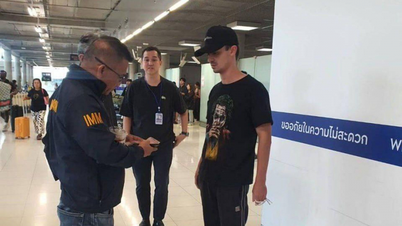 Туристам в Таиланде рекомендовали одеваться скромнее на время траура