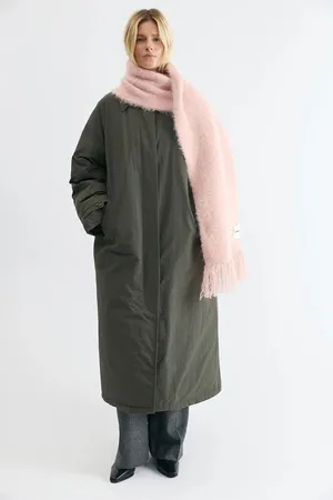 15 ярких шарфов, которые вытянут даже самый скучный образ