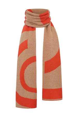 15 ярких шарфов, которые вытянут даже самый скучный образ