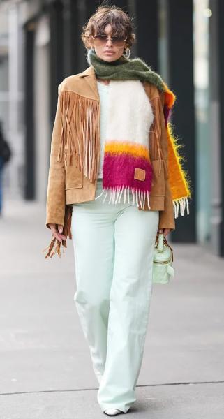 15 ярких шарфов, которые вытянут даже самый скучный образ