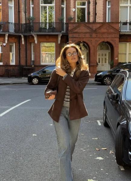 Фэшн-блогеры носят этот лонгслив, чтобы вывести осенние образы на новый уровень