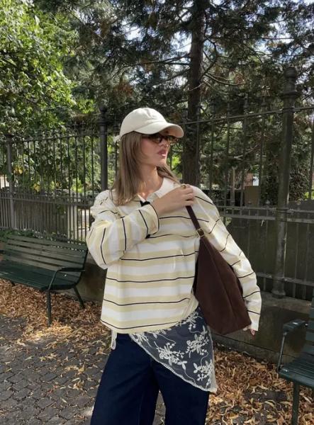 Фэшн-блогеры носят этот лонгслив, чтобы вывести осенние образы на новый уровень