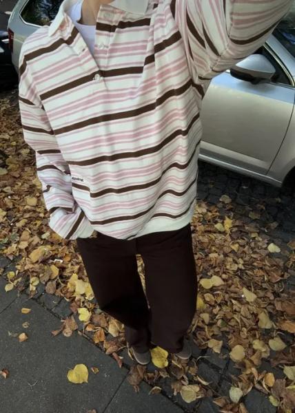 Фэшн-блогеры носят этот лонгслив, чтобы вывести осенние образы на новый уровень