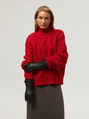 Годы идут, а свитеры с косами всё еще в топе – вот 12 уютных моделей