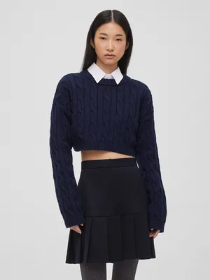 Годы идут, а свитеры с косами всё еще в топе – вот 12 уютных моделей