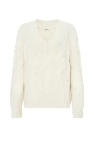 Годы идут, а свитеры с косами всё еще в топе – вот 12 уютных моделей