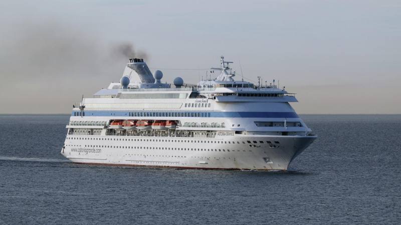 Круизный лайнер Astoria Grande успешно пришвартовался в Стамбуле