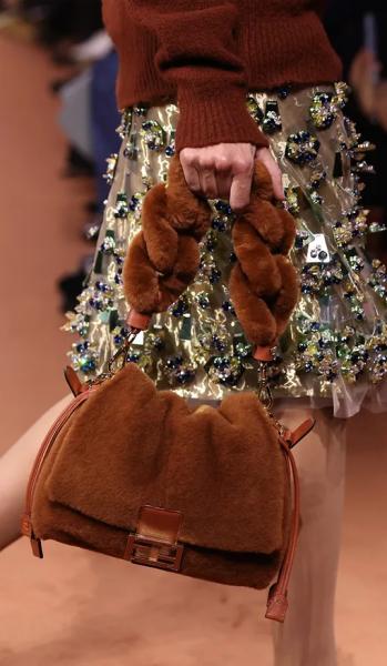 «Морщинистая сумка» – главный тренд зимы-2025/2026