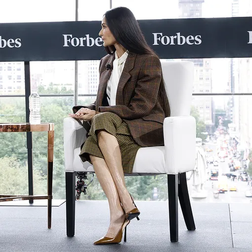 Не покупай деловой костюм, пока не увидишь этот образ Деми Мур