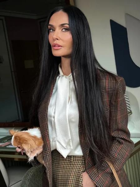 Не покупай деловой костюм, пока не увидишь этот образ Деми Мур