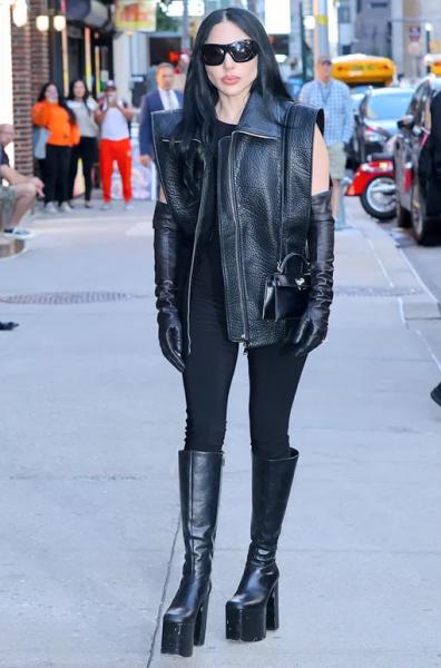 Антитренд? Нет, снова модно! Как инфлюенсеры носят легинсы с сапогами