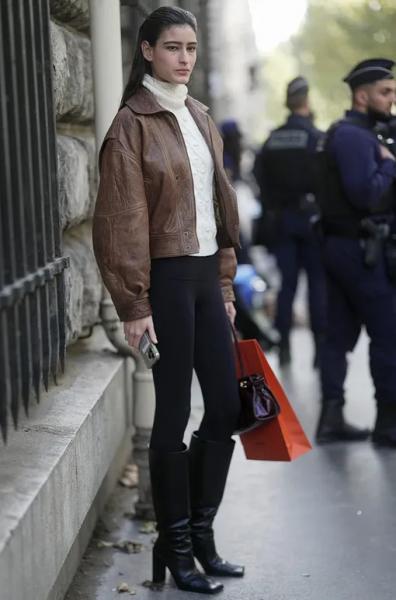 Антитренд? Нет, снова модно! Как инфлюенсеры носят легинсы с сапогами