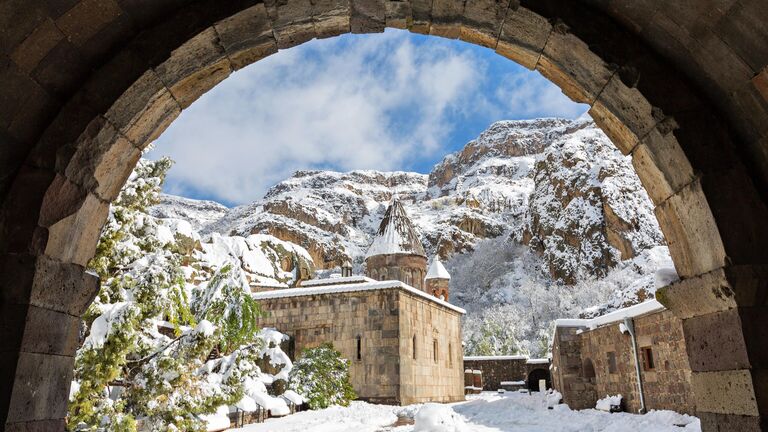 Границы открыты: куда поехать на Новый год без загранпаспорта