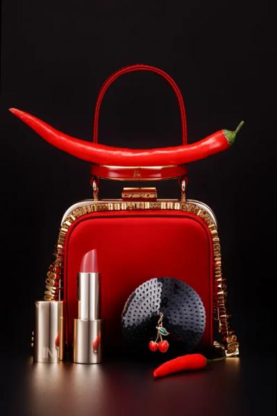 Модный дайджест недели: собираемся на корпоратив и ищем стильные новогодние подарки