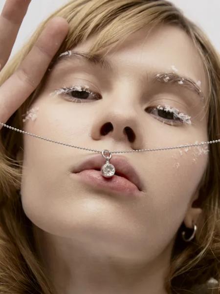 Первый фэшн-дайджест декабря: в чем пойти на корпоратив, идеи новогодних подарков и модное вдохновение