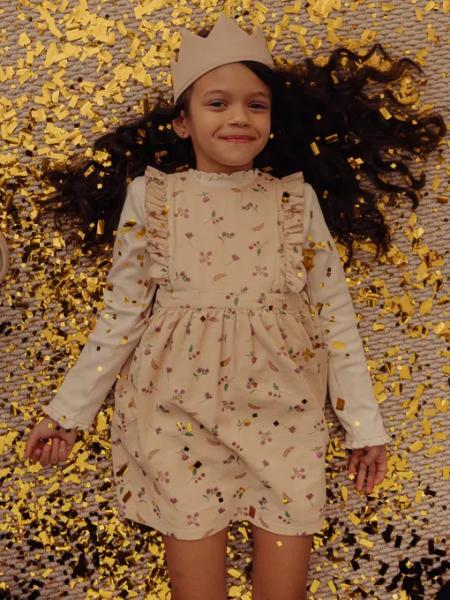 Первый фэшн-дайджест декабря: в чем пойти на корпоратив, идеи новогодних подарков и модное вдохновение