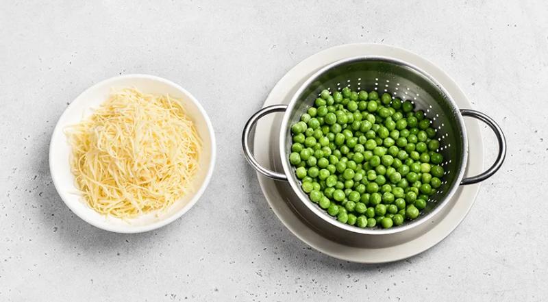 Пицца &laquo;Оливье&raquo;, пошаговый рецепт с фото на 913 ккал