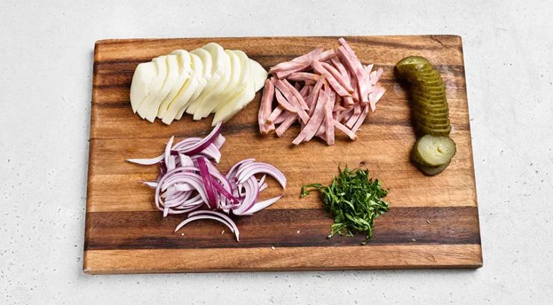 Пицца &laquo;Оливье&raquo;, пошаговый рецепт с фото на 913 ккал