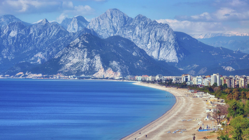 Россияне начали бронировать отели в Анталье заранее