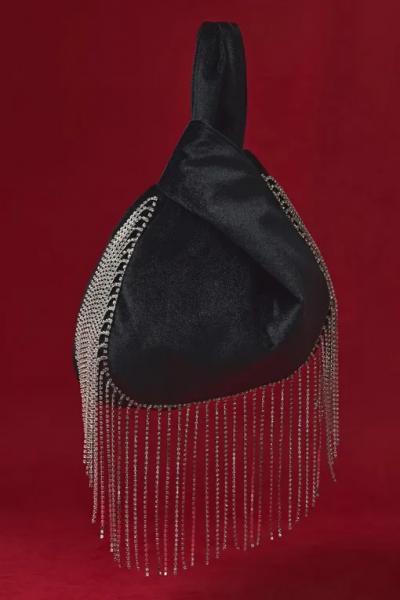 Срочно собираемся на Новый год и выбираем подарки: последний фэшн-дайджест 2025 года