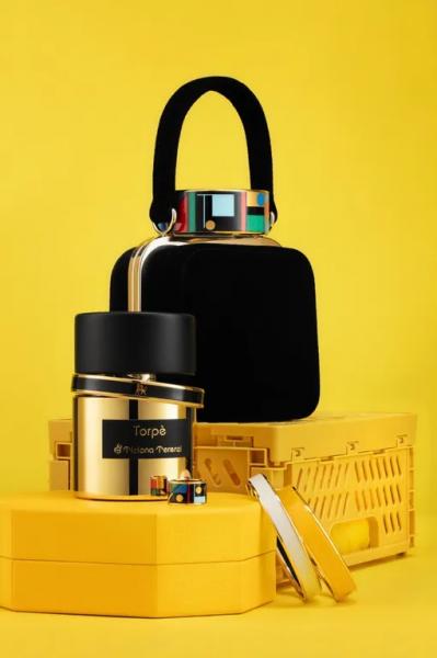 Срочно собираемся на Новый год и выбираем подарки: последний фэшн-дайджест 2025 года