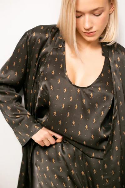 Срочно собираемся на Новый год и выбираем подарки: последний фэшн-дайджест 2025 года