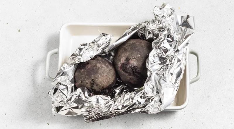 Свекольный рулет с сельдью и творожным сыром, пошаговый рецепт с фото на 355 ккал