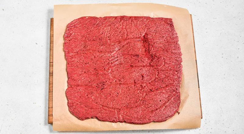 Свекольный рулет с сельдью и творожным сыром, пошаговый рецепт с фото на 355 ккал