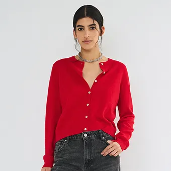 В последний момент: 12 модных вещей красного цвета для идеального новогоднего образа