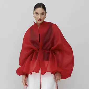 В последний момент: 12 модных вещей красного цвета для идеального новогоднего образа