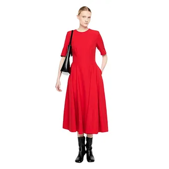 В последний момент: 12 модных вещей красного цвета для идеального новогоднего образа