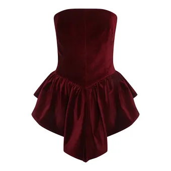 В последний момент: 12 модных вещей красного цвета для идеального новогоднего образа