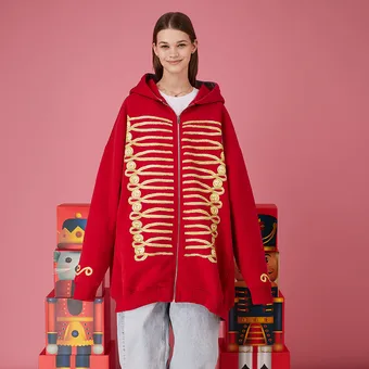 В последний момент: 12 модных вещей красного цвета для идеального новогоднего образа