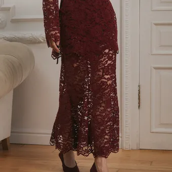 В последний момент: 12 модных вещей красного цвета для идеального новогоднего образа