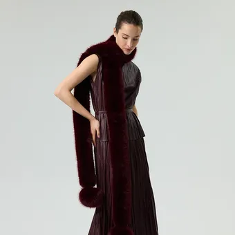 В последний момент: 12 модных вещей красного цвета для идеального новогоднего образа