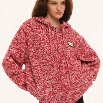 В последний момент: 12 модных вещей красного цвета для идеального новогоднего образа