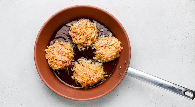 Драники с сыром и колбасой, пошаговый рецепт с фото на 162 ккал