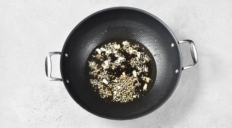 Фунчоза с морепродуктами и овощами, пошаговый рецепт с фото на 485 ккал