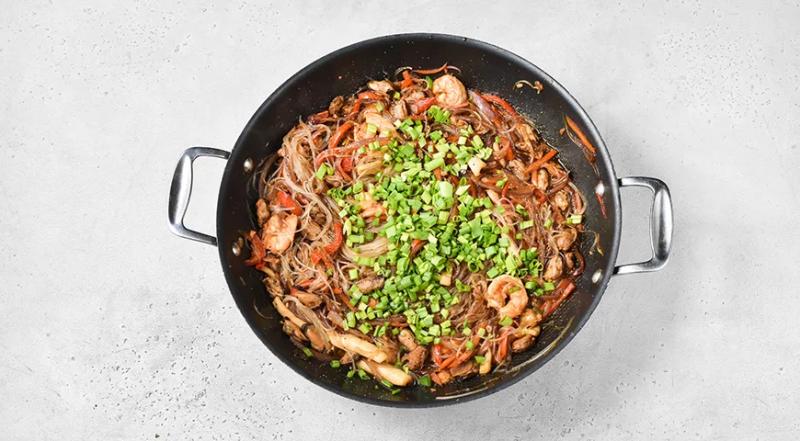 Фунчоза с морепродуктами и овощами, пошаговый рецепт с фото на 485 ккал